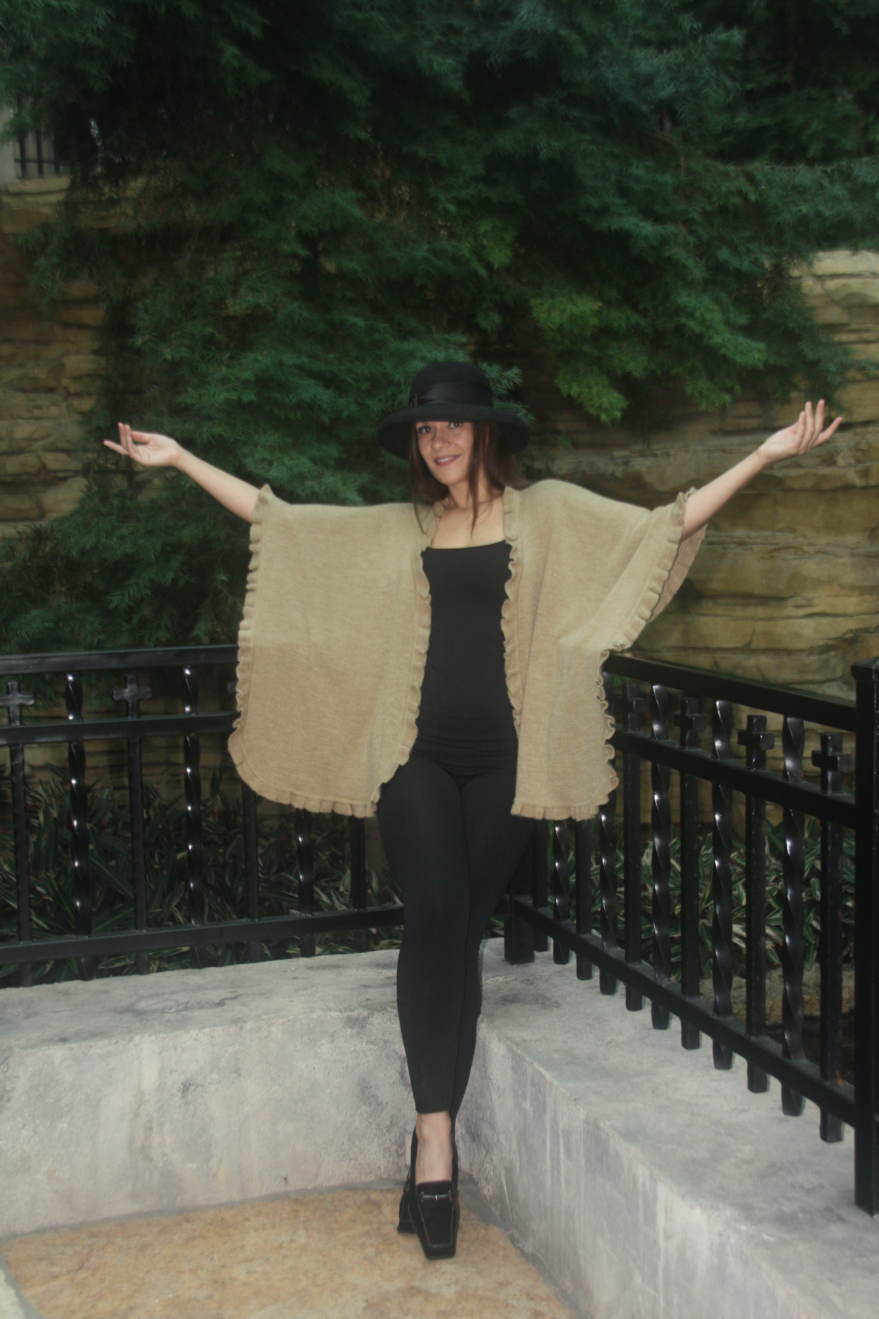 Alpaca Capa Signature Knit with Ruffle