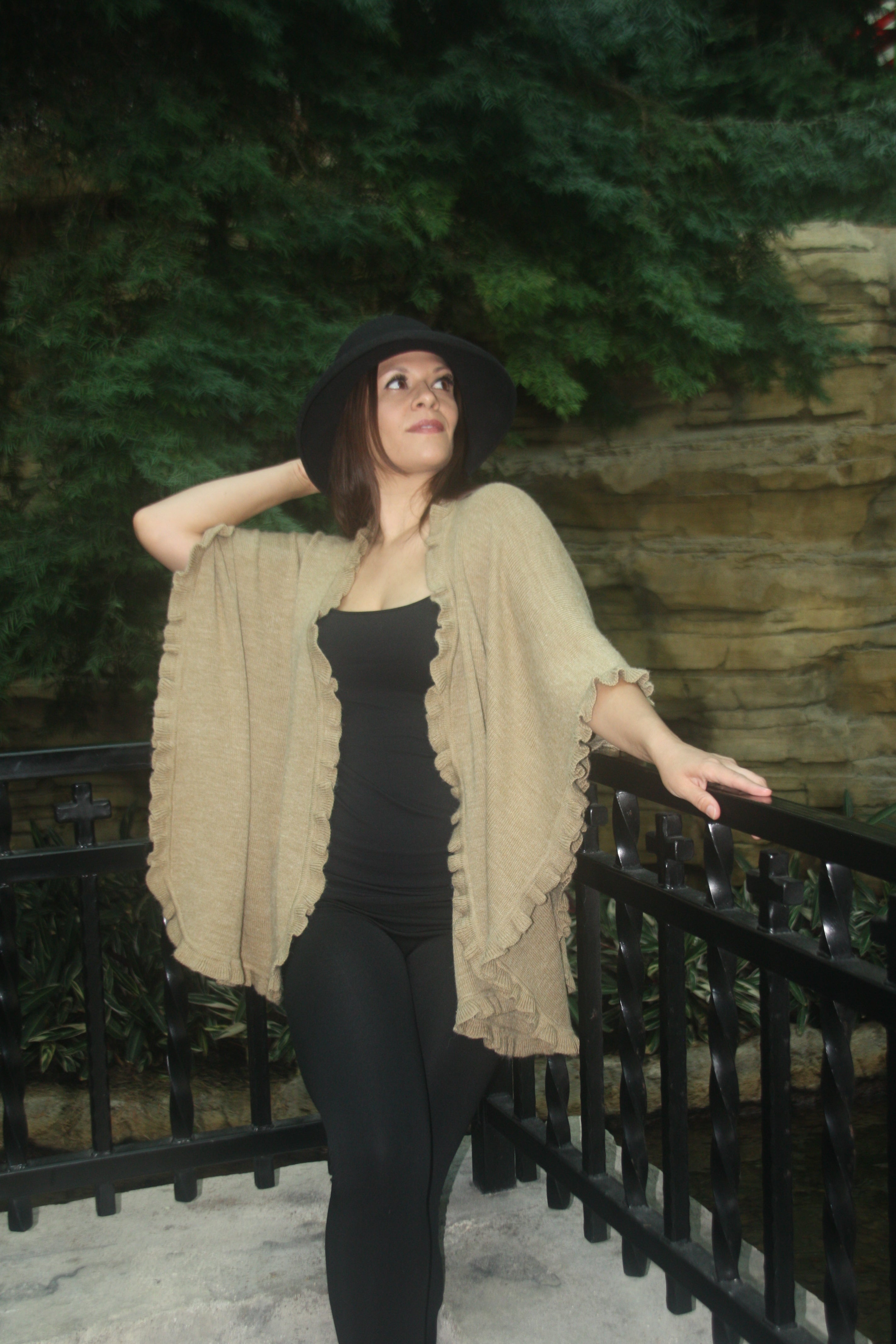 Alpaca Capa Signature Knit with Ruffle