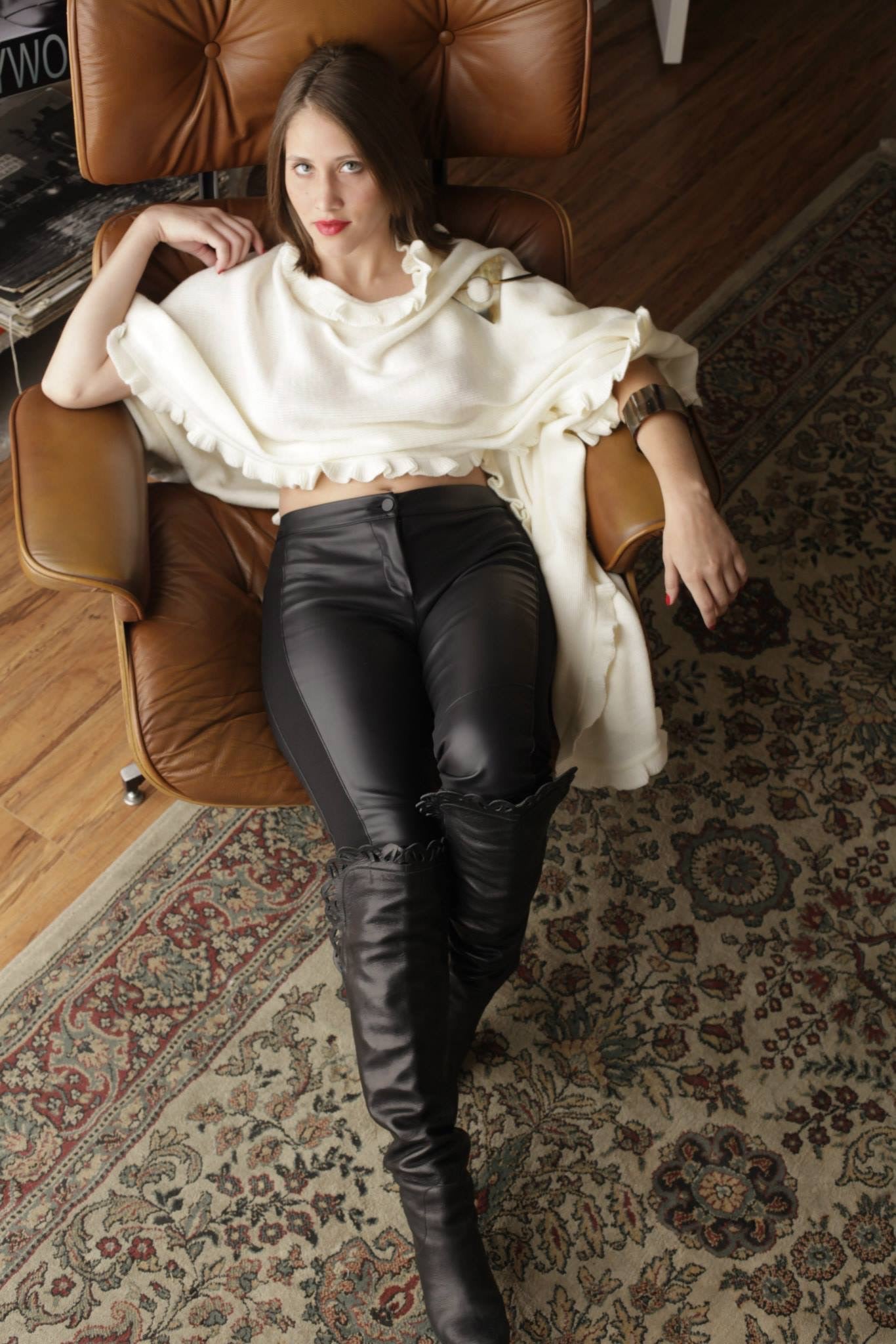 Alpaca Capa Signature Knit with Ruffle